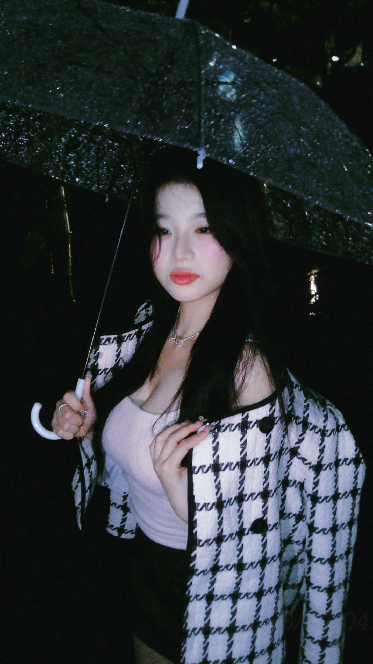 相爱过如果是爱的够久 分开更疼吧。