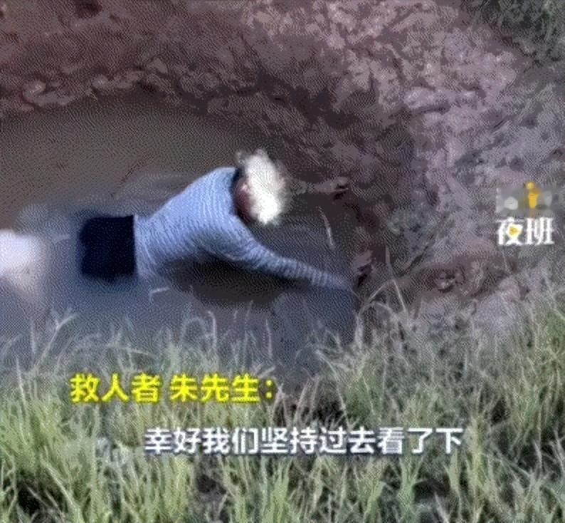 “太惊险了！”山东济南郊外的荒野草地十分僻静，暮色沉沉，人烟稀少，就在这片无人留
