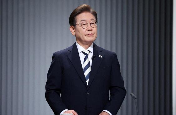 5 月 17 日，韩国总统李在明与完成访华行程的美国总统特朗普进行电话交流，通话