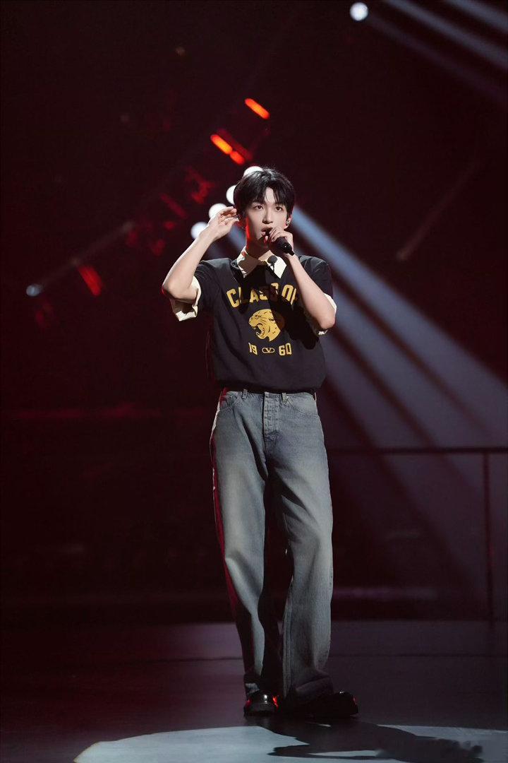 黄子弘凡还没原谅高音吗 天赐舞台太惊喜啦，演绎 《MAMA》高音超绝，说唱段落气