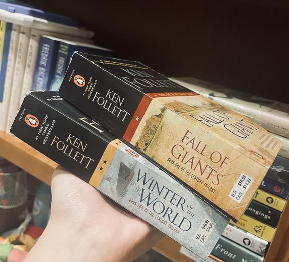 重温了一战和二战
借着这两本书重温了一战和二战
为战争中颠沛流离水深火热的人民痛