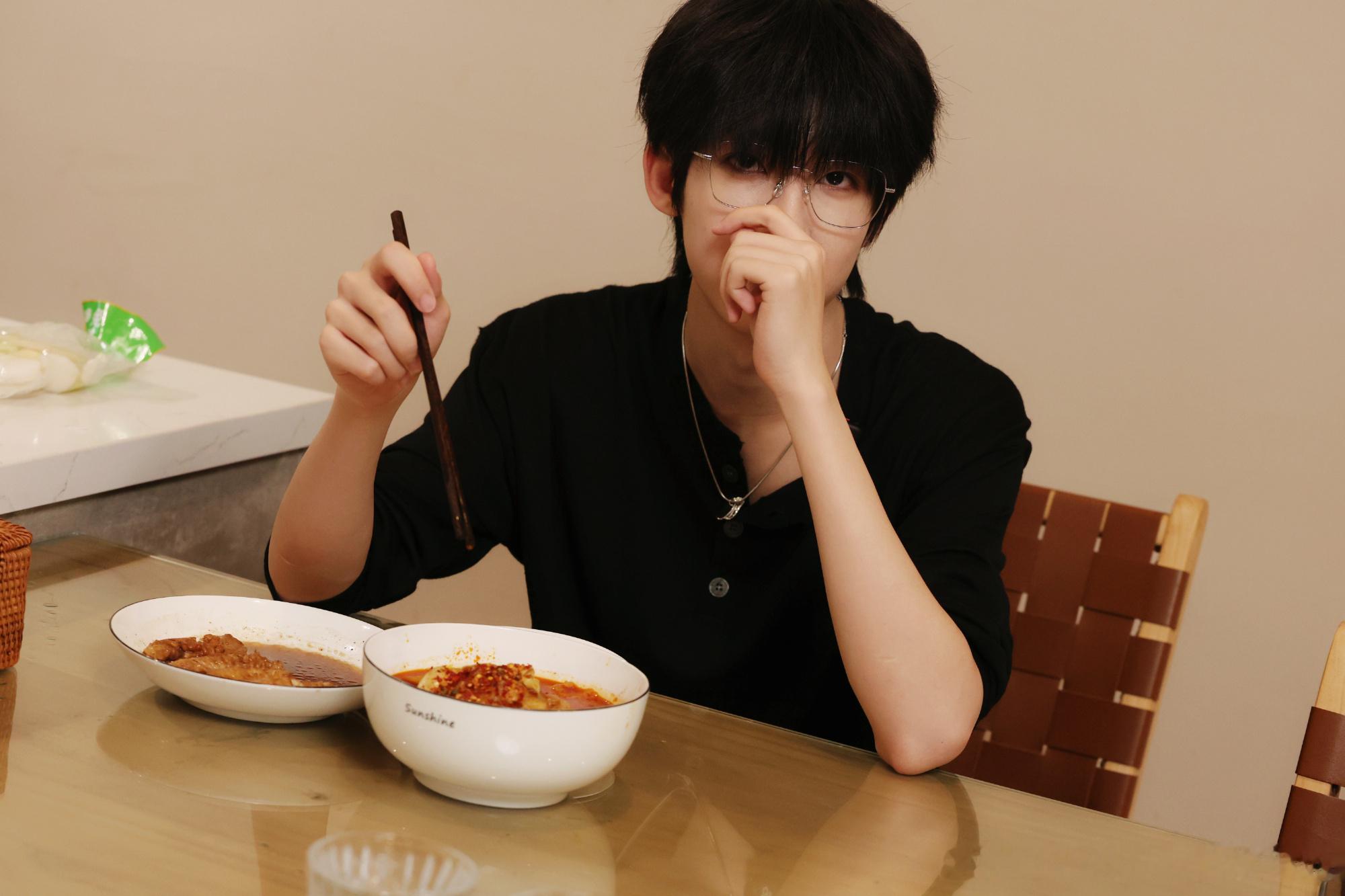 杨博文YBW  🐰杨博文 王牌主舞🐰杨博文 四代第一主舞“他们无畏向前，血泪