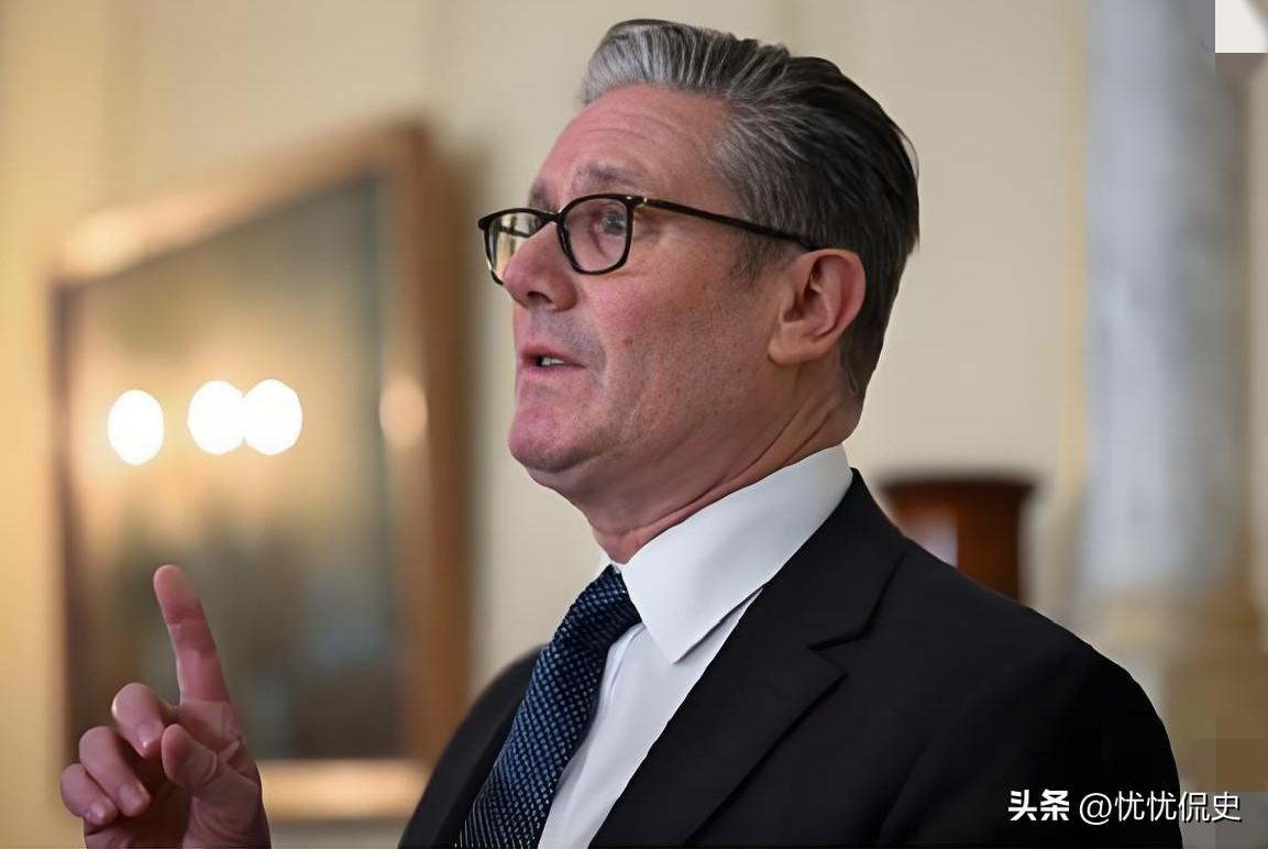 斯塔默首相把话挑明了，说特朗普不断向他施压，目的就是“让我改变主意，把我拖入对伊