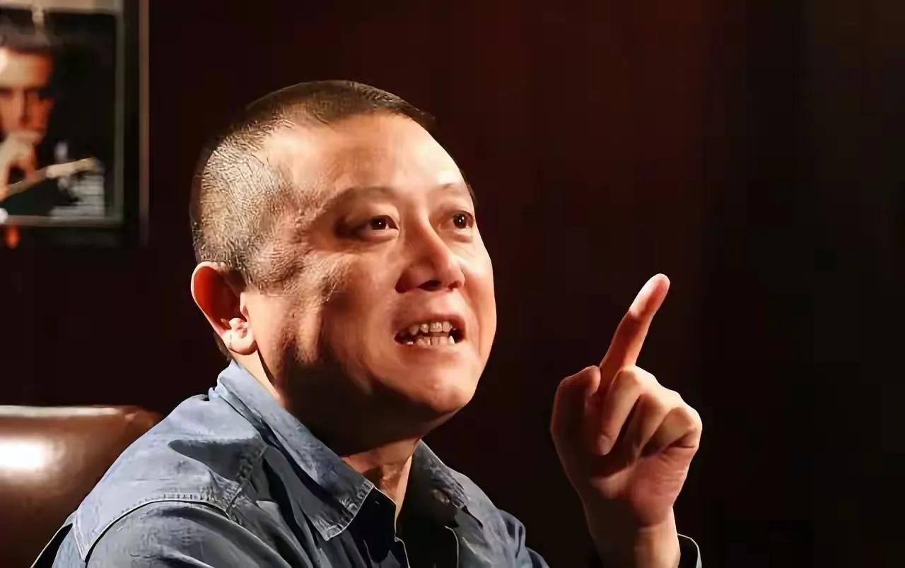 尝尽世间百味，
指点历史瞬间，
笑谈文坛往事，
直言历史不堪。