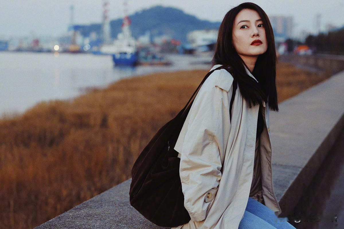 高圆圆为什么打卡宁波红联渡？
2025年12月4日，高圆圆在社交媒体发布了一组“