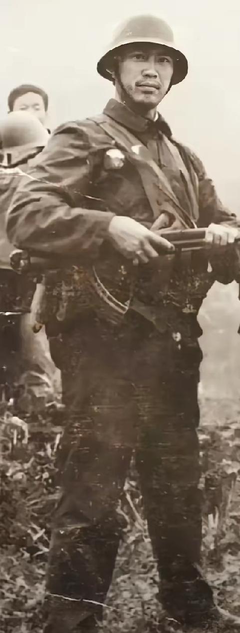 方外元（1963—1985），江西九江彭泽县人，陆军第1集团军直属侦察连5班副班
