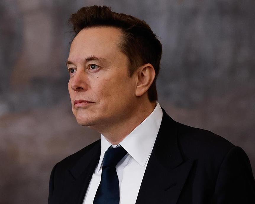 美国科技巨头马斯克今天发文说：“SpaceX 将打造一套系统，让任何人都能前往月