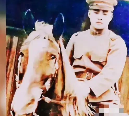 1940年，一名日本军官凌辱了伪军年轻漂亮的妻子，等丈夫赶回家中，妻子已羞愤自尽