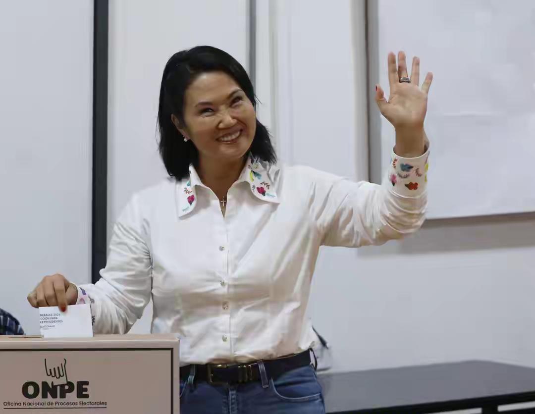 秘鲁大选，代表右翼人民力量党的藤森庆子（老藤森的女儿）胜出[思考]看来，钱凯港一