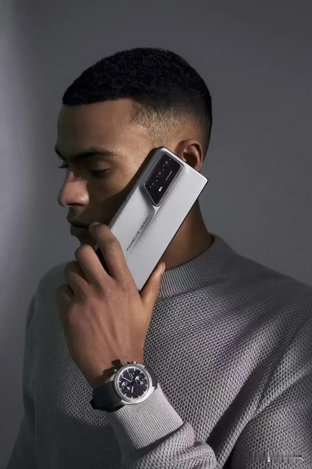 其实，荣耀Magic V2 RSR保时捷这个设计没毛病，非常帅气，高端大气上档次