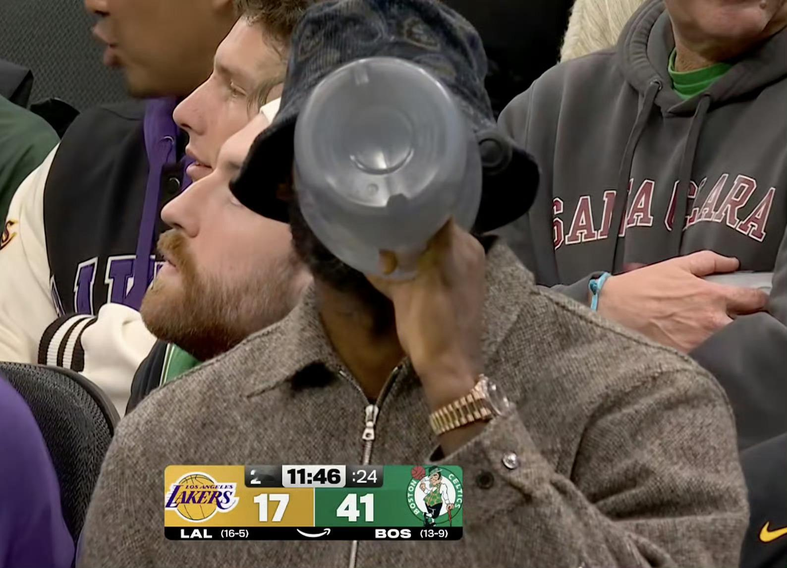 湖人落后28分，詹姆斯狂喝水！！！！湖人vs凯尔特人