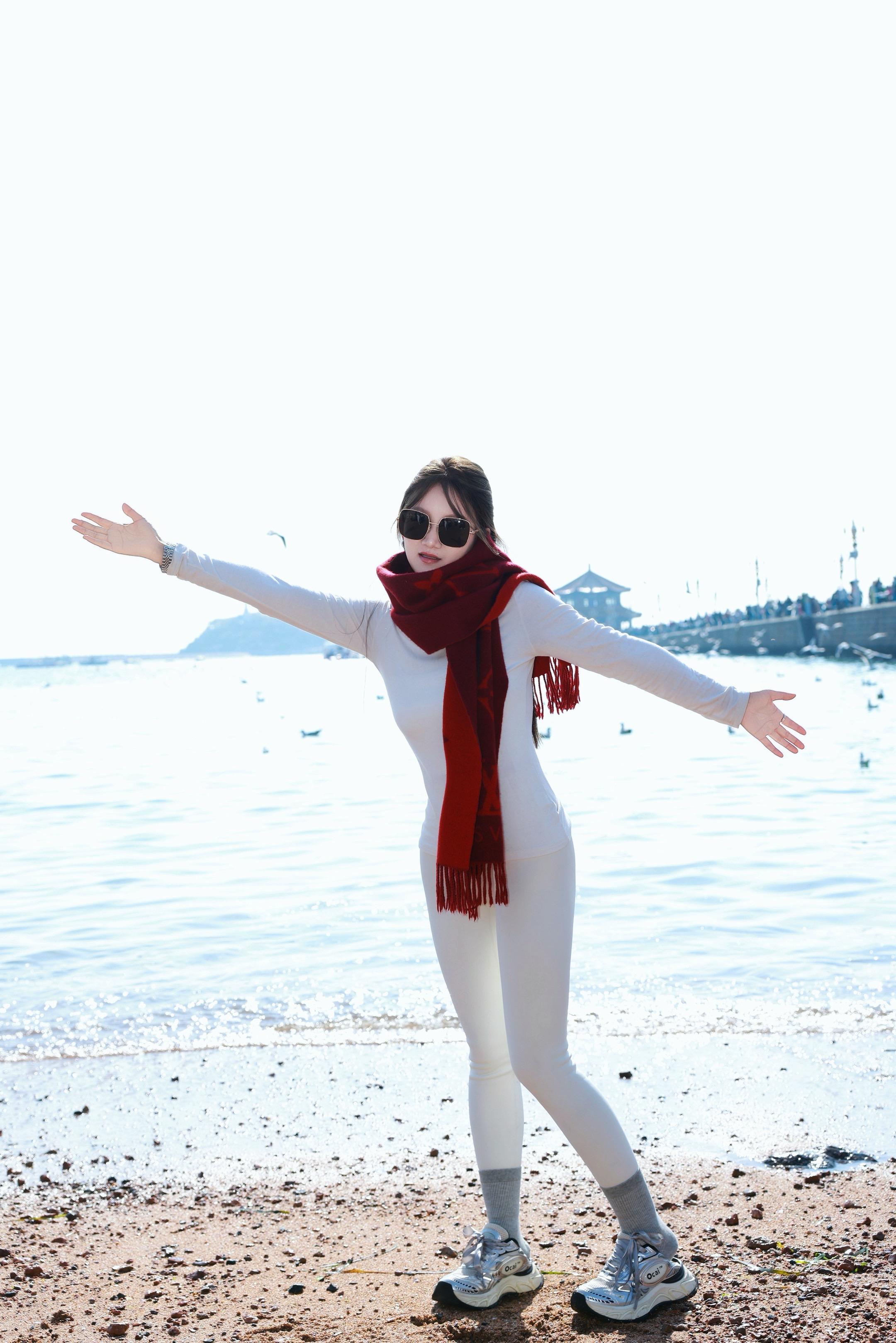 摄影师教我摆的这个动作让我在朋友圈颜面尽失😭一边拍还一边夸美