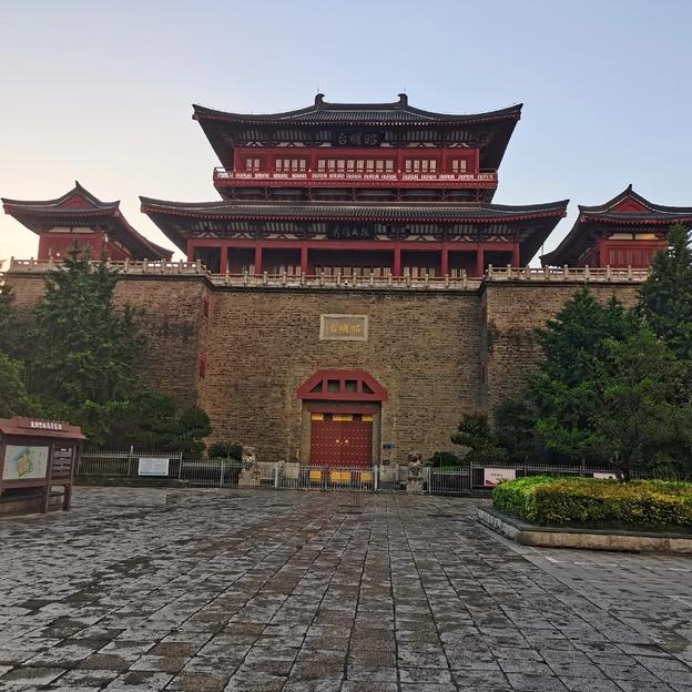 襄阳春天最值得去的十大地方，分为“经典必游”和“赏花秘境”两类，方便你根据兴趣选