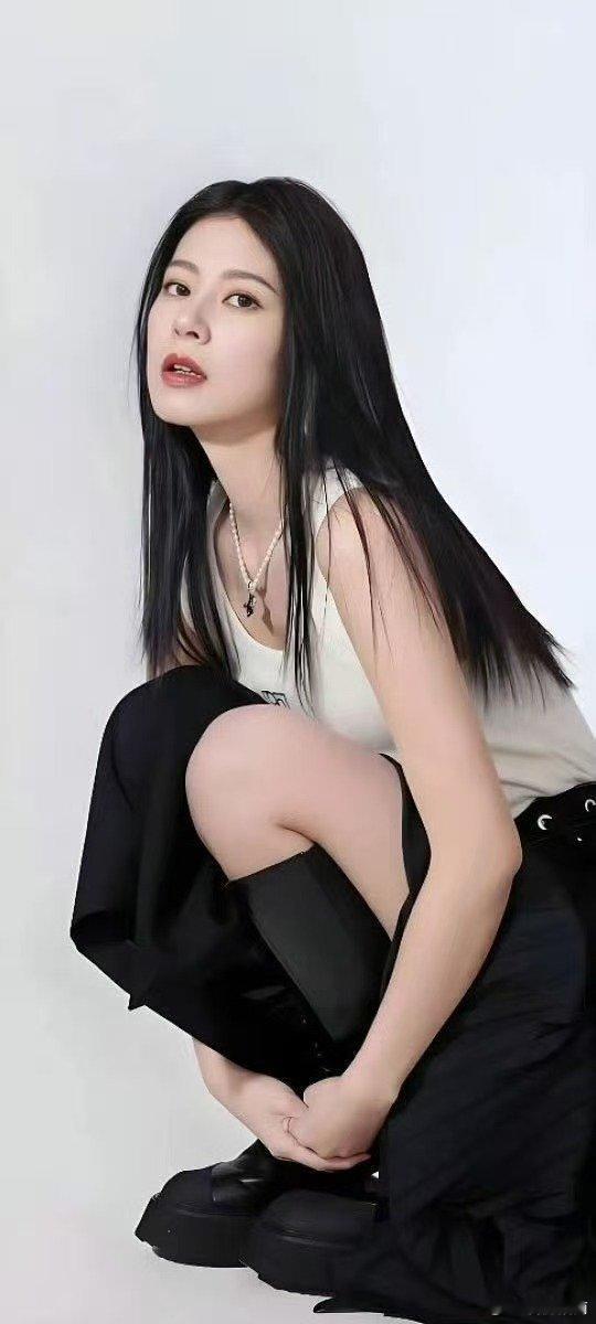 赵昭仪完全穿搭小天才伦敦合伙人天生会搭说的就是赵昭仪，简约干净、耐看又有自己的风