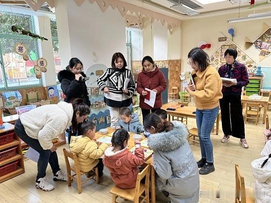 民办幼儿园的老师不仅是“老师”，在身份认定、职称评定和职业尊严上，与公办在编教师