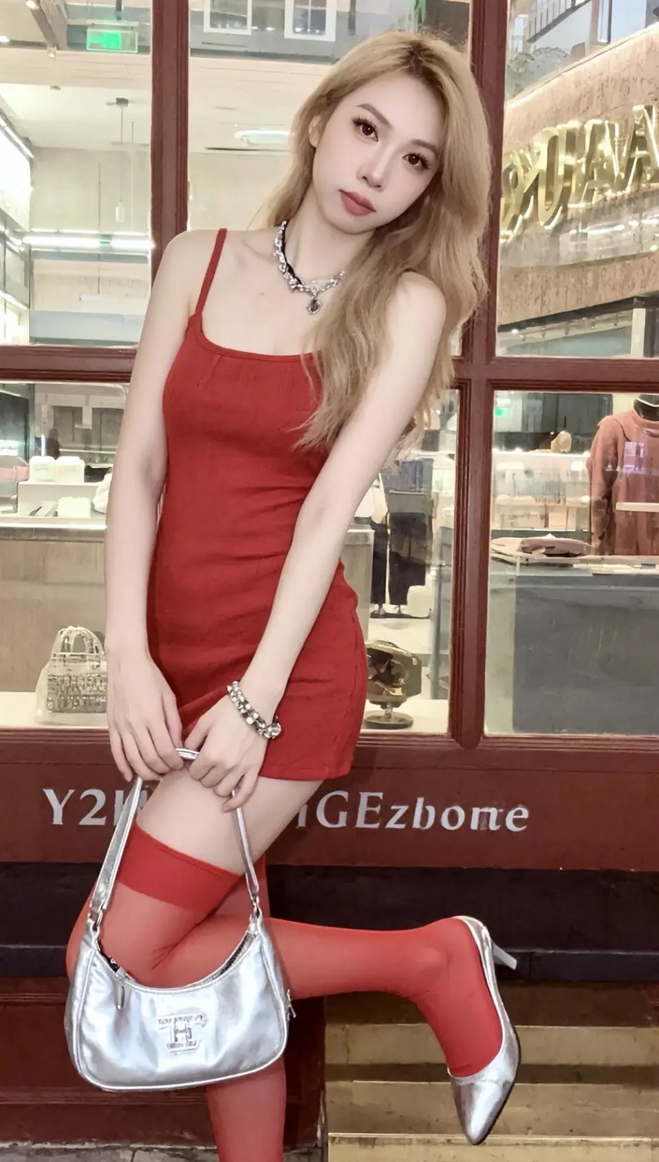 辣妹穿搭 红色连衣裙 辣妹 辣妹穿搭分享 吊带连衣裙