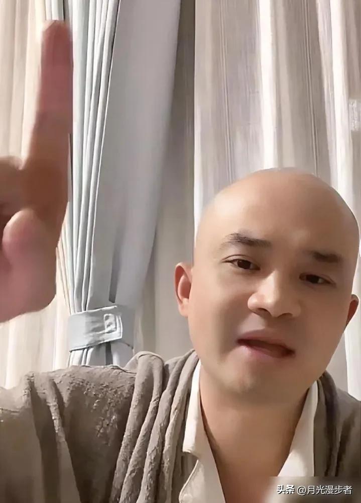 谁也没想到，
跟刘晓庆在一起10年的古柯，直播哭到崩溃，张口就要500万赔偿，还