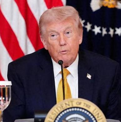 特朗普今天发文说：“我认为，我们绝不应该与那些疯狂、摧毁国家的激进左翼民主党人达