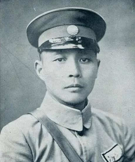 1936年，西安事变后，蒋介石飞回南京，一下飞机，戴笠对他说了一番话，蒋介石听完