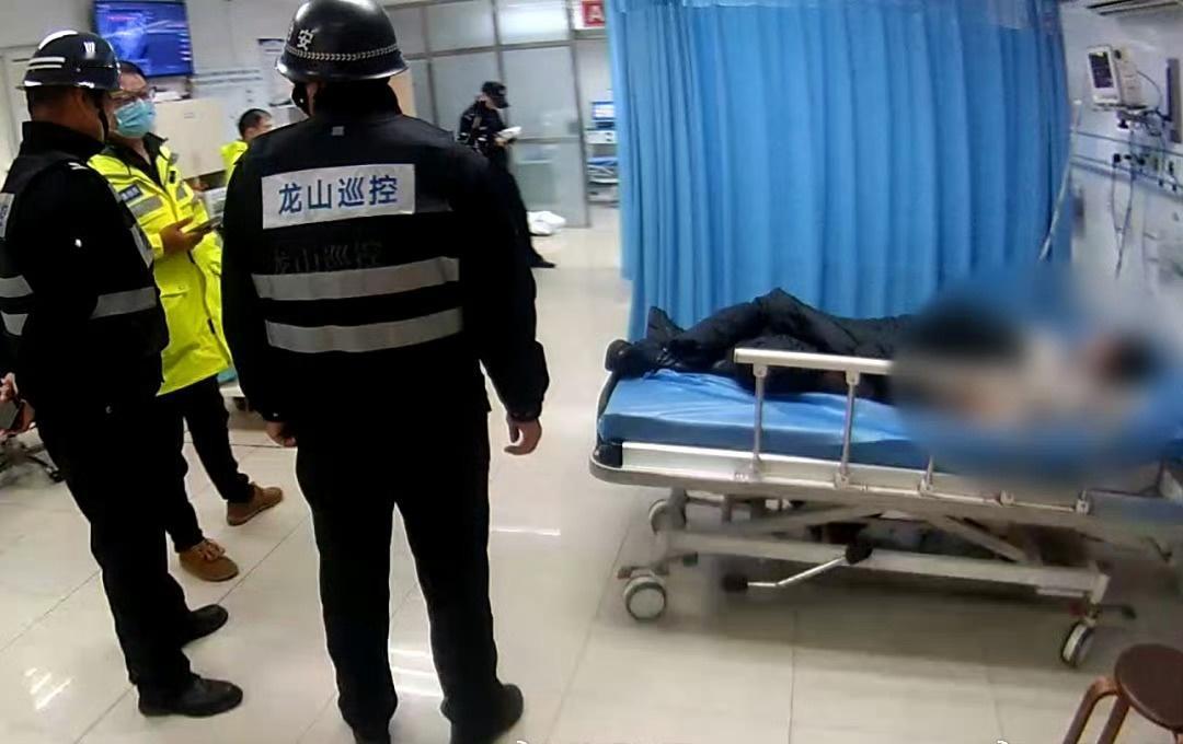 钱春波身体瞬间被冰冷刺骨的河水淹没，但他顾不得太多咬紧牙关一鼓作气向落水女子游去