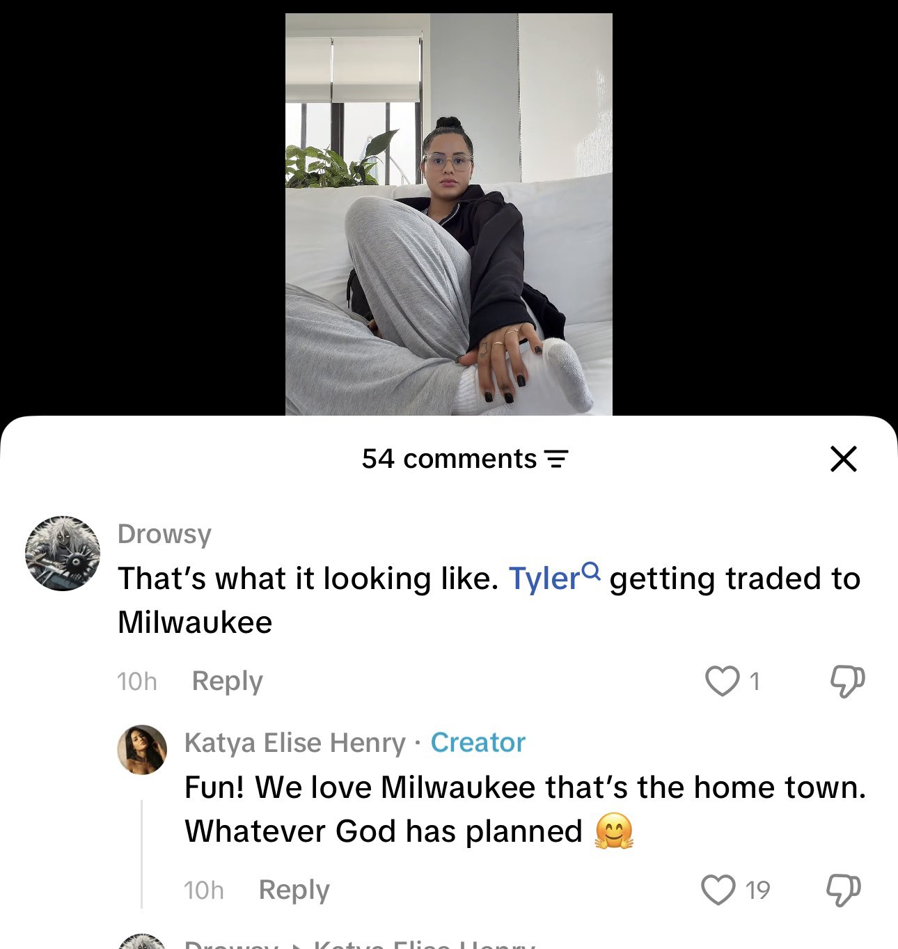 希罗老婆回应了一条“泰勒要被交易去雄鹿”的评论:挺有趣的！我们很喜欢密尔沃基，那