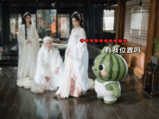 成功加入月鳞绮纪群像站位 夏之光被夹在中间的画面hhh😜，网友的解读也太贴合了