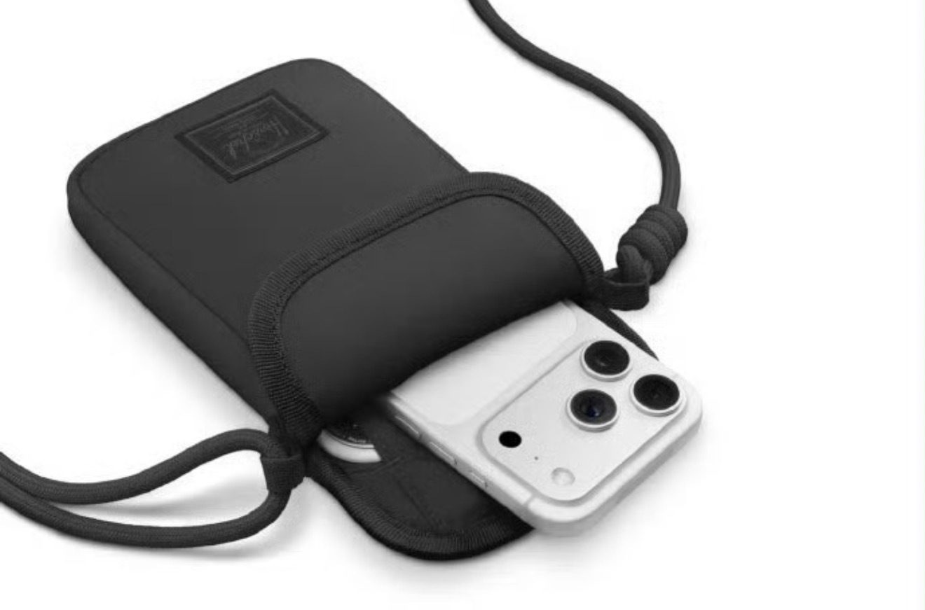 iPhone斜挎包佩服苹果，从来不坑穷人，而且这种产品，喜欢的多少钱也会买，不喜