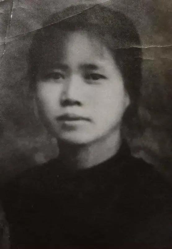 1923年，江冬秀发现丈夫胡适，和自己结婚时的伴娘好上了。没想到就在伴娘准备嫁人