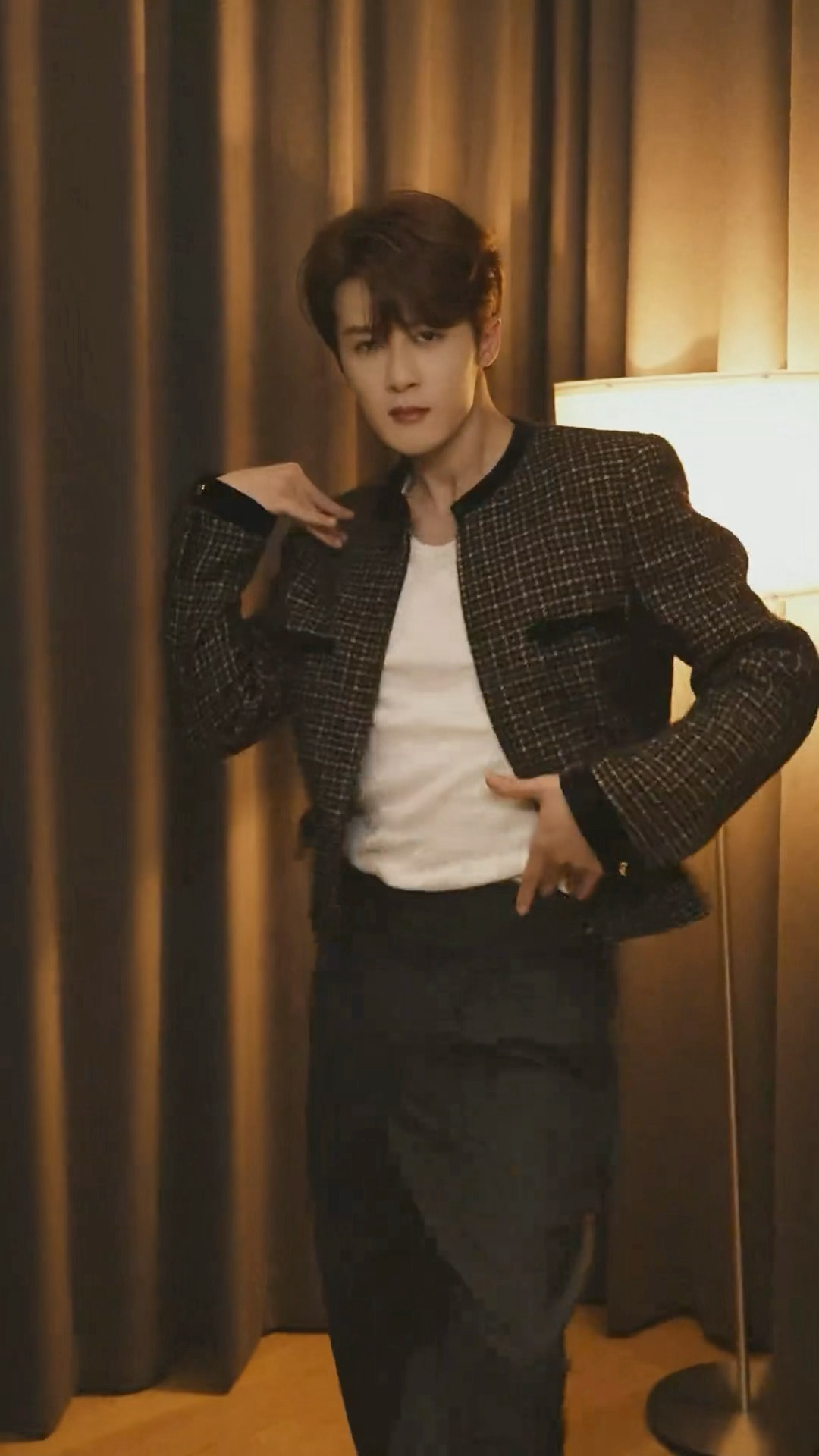 檀健次你腰好灵活啊，能不能让我…