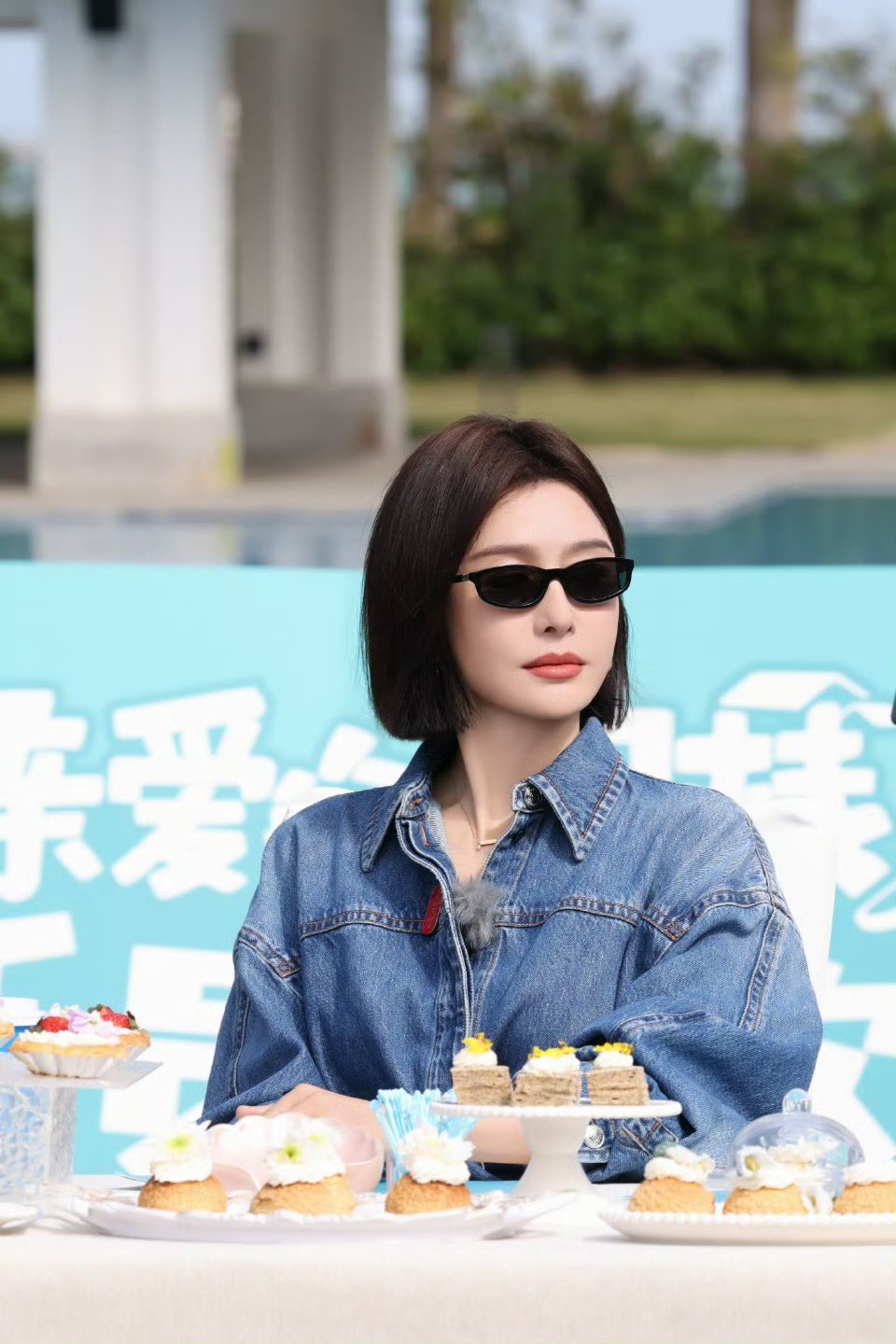 马年不想做社畜，秦岚这种“姐系天花板”同事带我飞！马年职场需要秦岚同款同事亲爱的