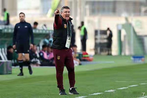 U23亚洲杯1/4决赛前瞻：中国U23队主帅安东尼奥携门将李昊出席赛前发布会足球