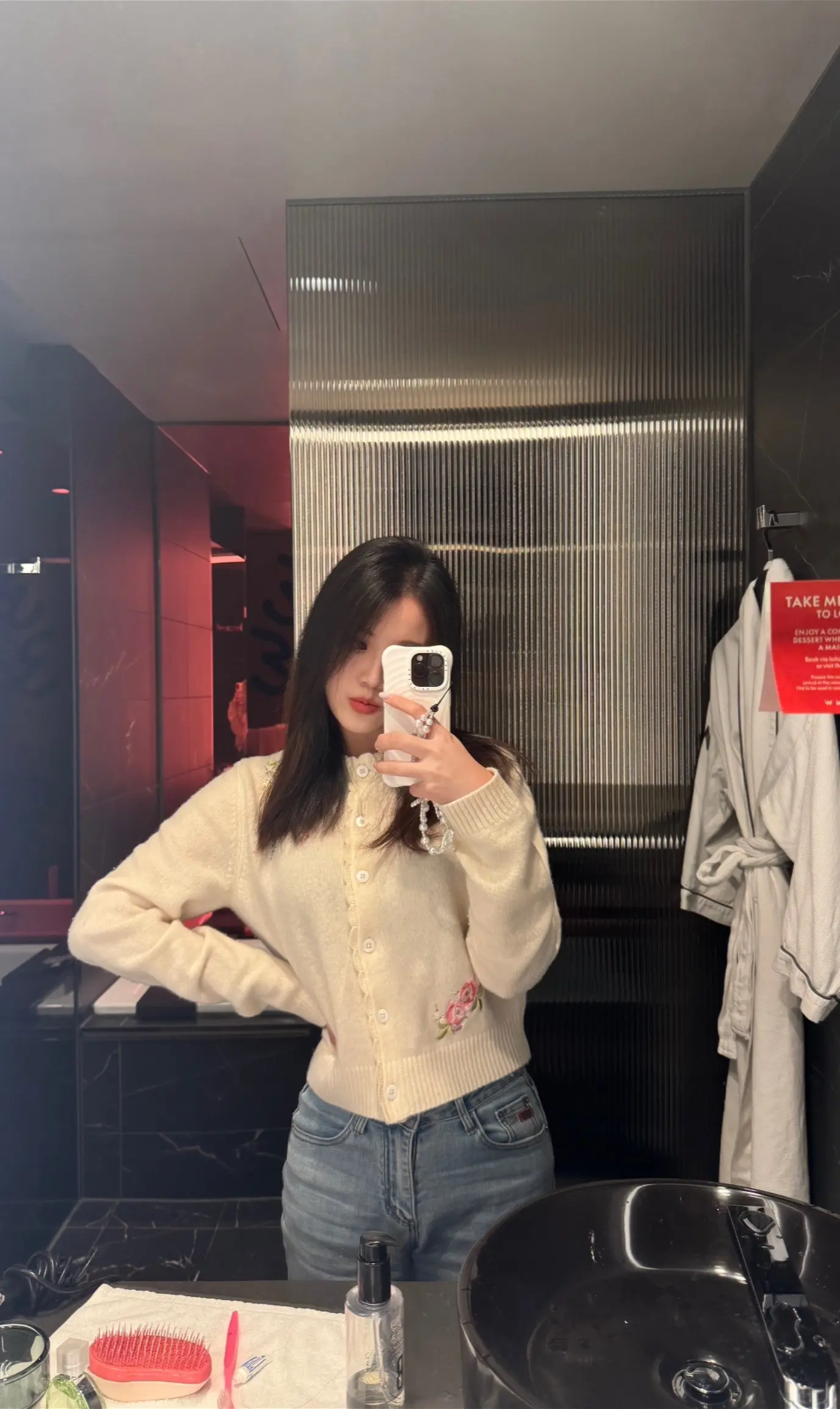 谁活着未靠感觉做人才可悲 陪你到处吃街灯晚餐极欢喜