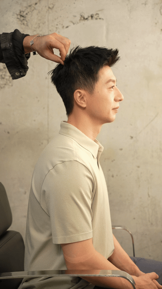 马龙刘诗雯北京三里屯同框在三里屯看到了马龙 三里屯片场有马龙，休闲装穿出高级时尚