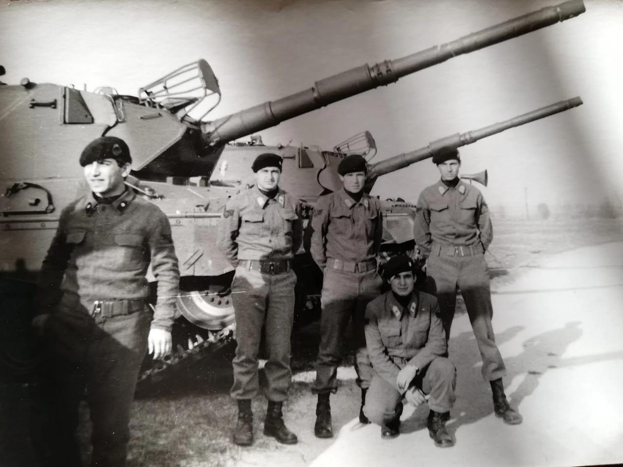 土耳其人

于 1983 年 3 月引进 豹1A3 服役。