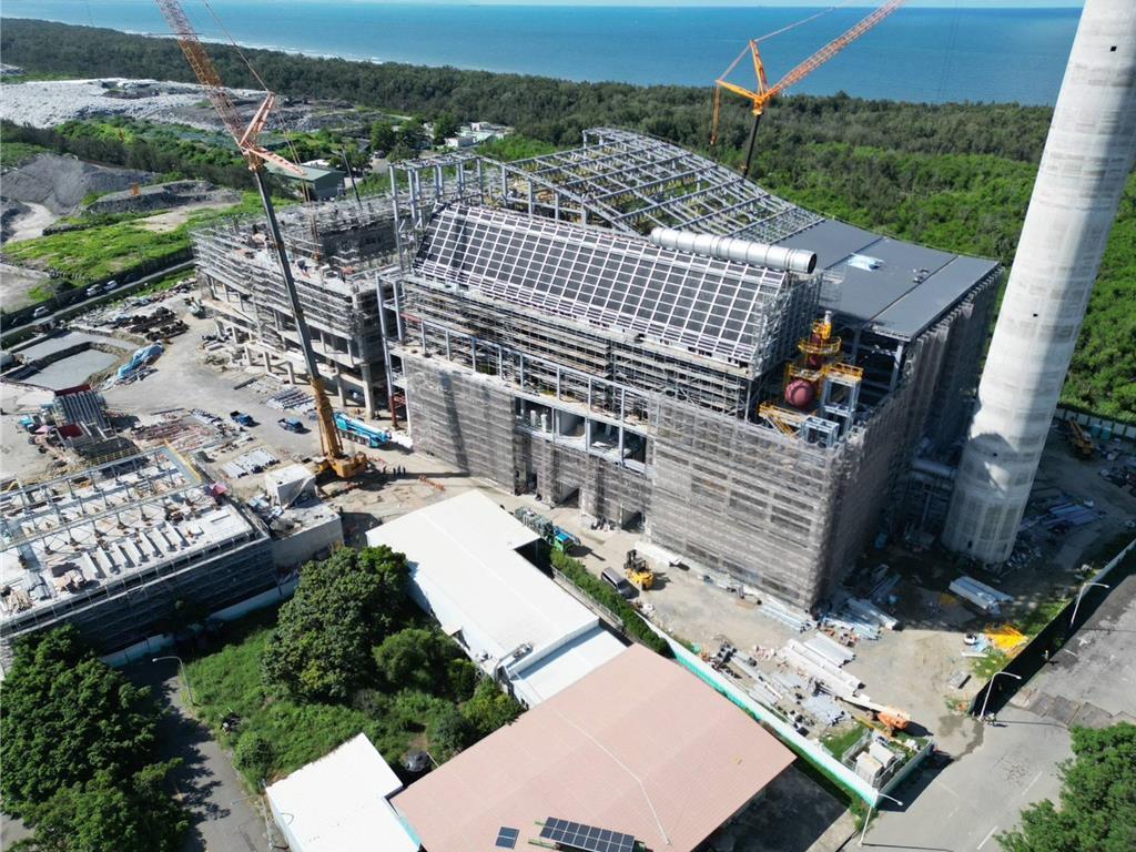 台南垃圾危机解除?城西焚化更新炉进度曝光。台南市垃圾产生量每日约1800公吨,但