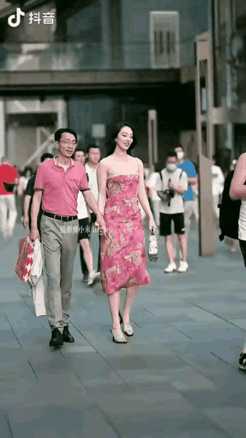 “牵手门”被起底，3个疑点浮出水面，董小姐为何敢如此高调？
原配有资格要回婚姻期