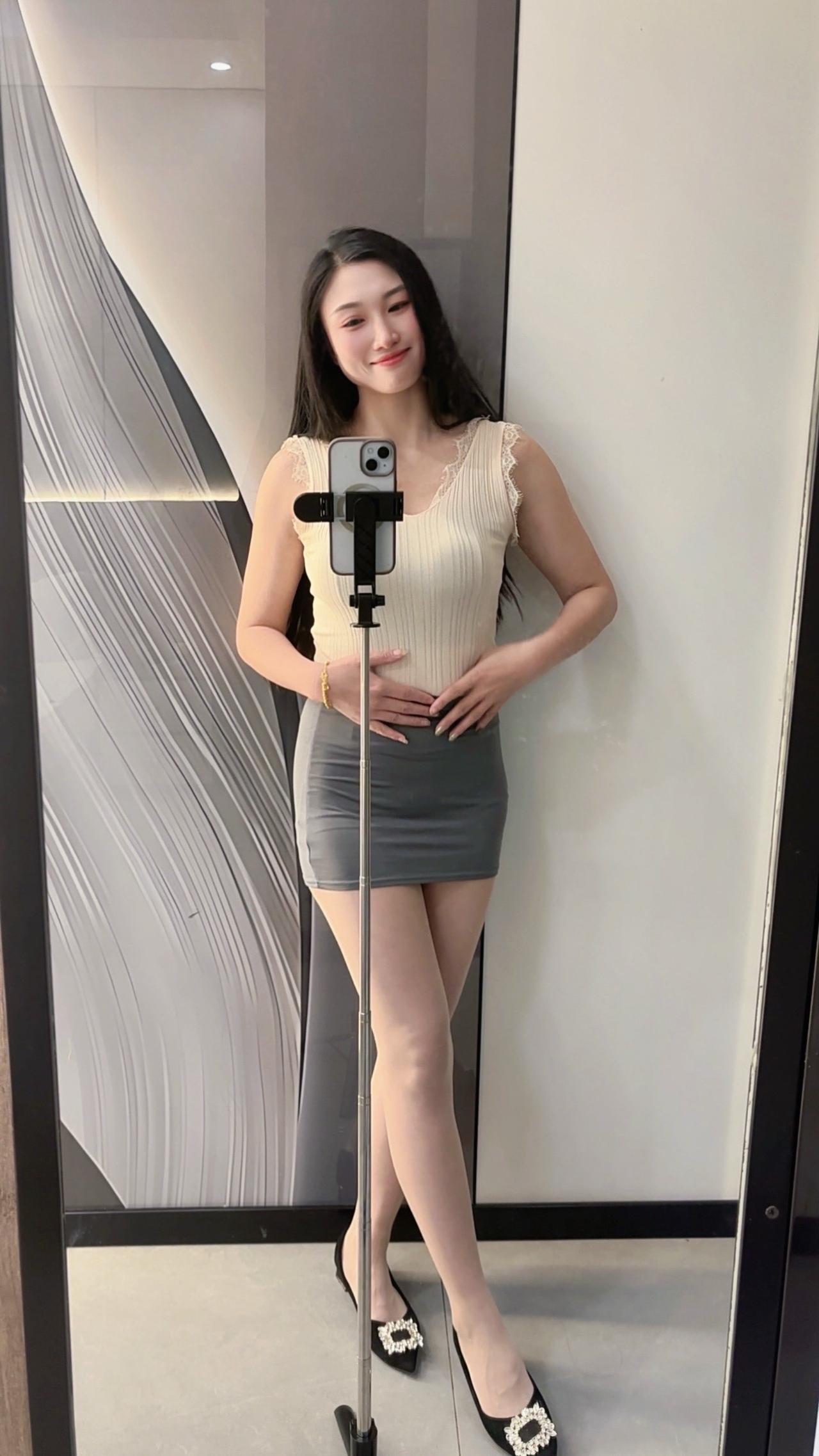 不是一见钟情 ，只是见面刚好，穿了包臀裙
ootd穿搭 今天穿什么