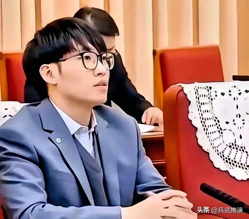 “抓住梁文锋，还我血汗钱”！

最近股市里，很多普通人亏得厉害。
大家都在喊，要