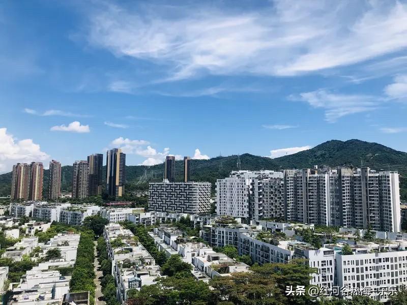 从乐观的角度，以价换量是市场见底的经典前奏。2025年深圳二手房成交量起来了，创