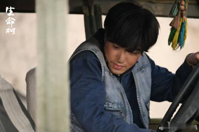 张哲华生命树细节控 张哲华在《生命树》里把细节控发挥到极致！邵云飞在剧中的每个小