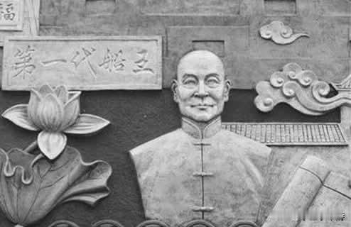 昔日香港第一代船王许爱周从船运到地产，他的财富要传承，要管理好自有一套学问。
