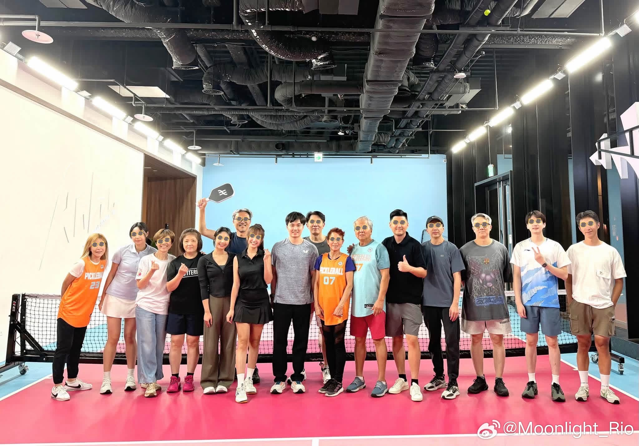 林昀儒和匹克球友们合影🎾（cr:翁滋蔓） ​​​