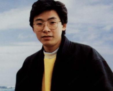 1984年，张明敏唱完《我的中国心》后，被香港封杀，不管是哪个公司都不乐意给他机