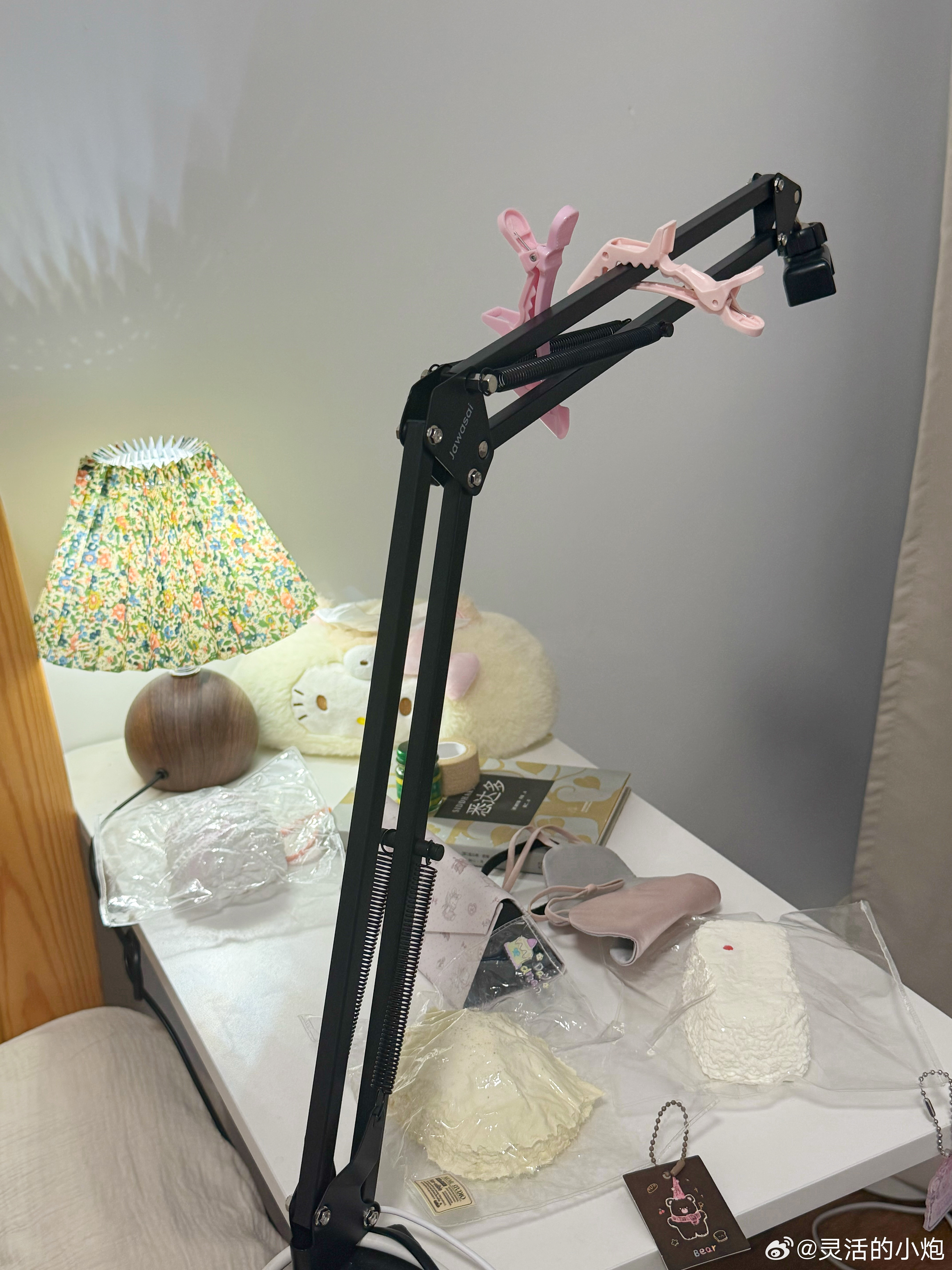 推荐所有人都去买这个床边手机支架 搭配上蓝牙遥控器 解放双手看手机 懒出新花样 