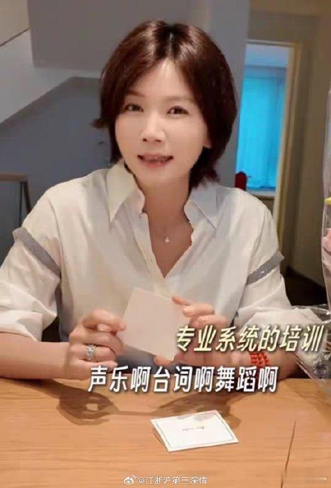 曹曦文曝女儿想当演员近日，曹曦文曝光女儿想当演员的消息，瞬间在娱乐圈和社交媒体上