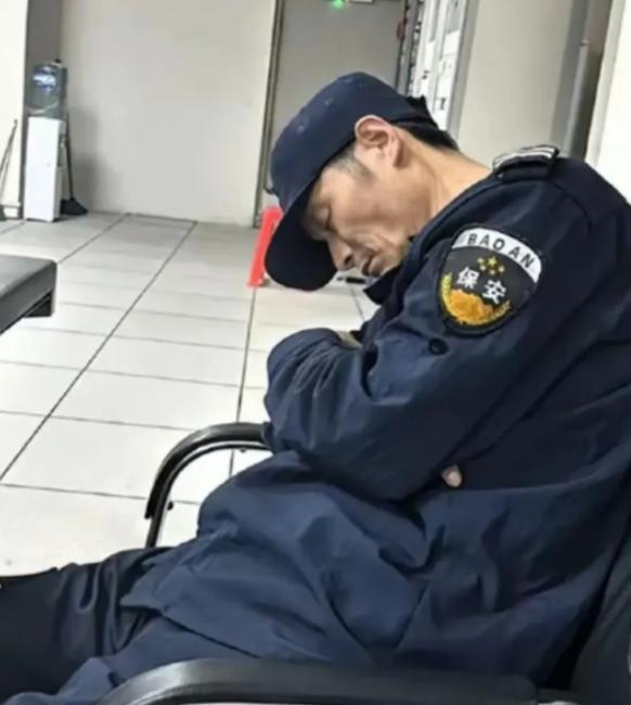 “毫无人性！连正常生理需求都不放过！”2022年清远某工业园，凌晨3点半，60岁