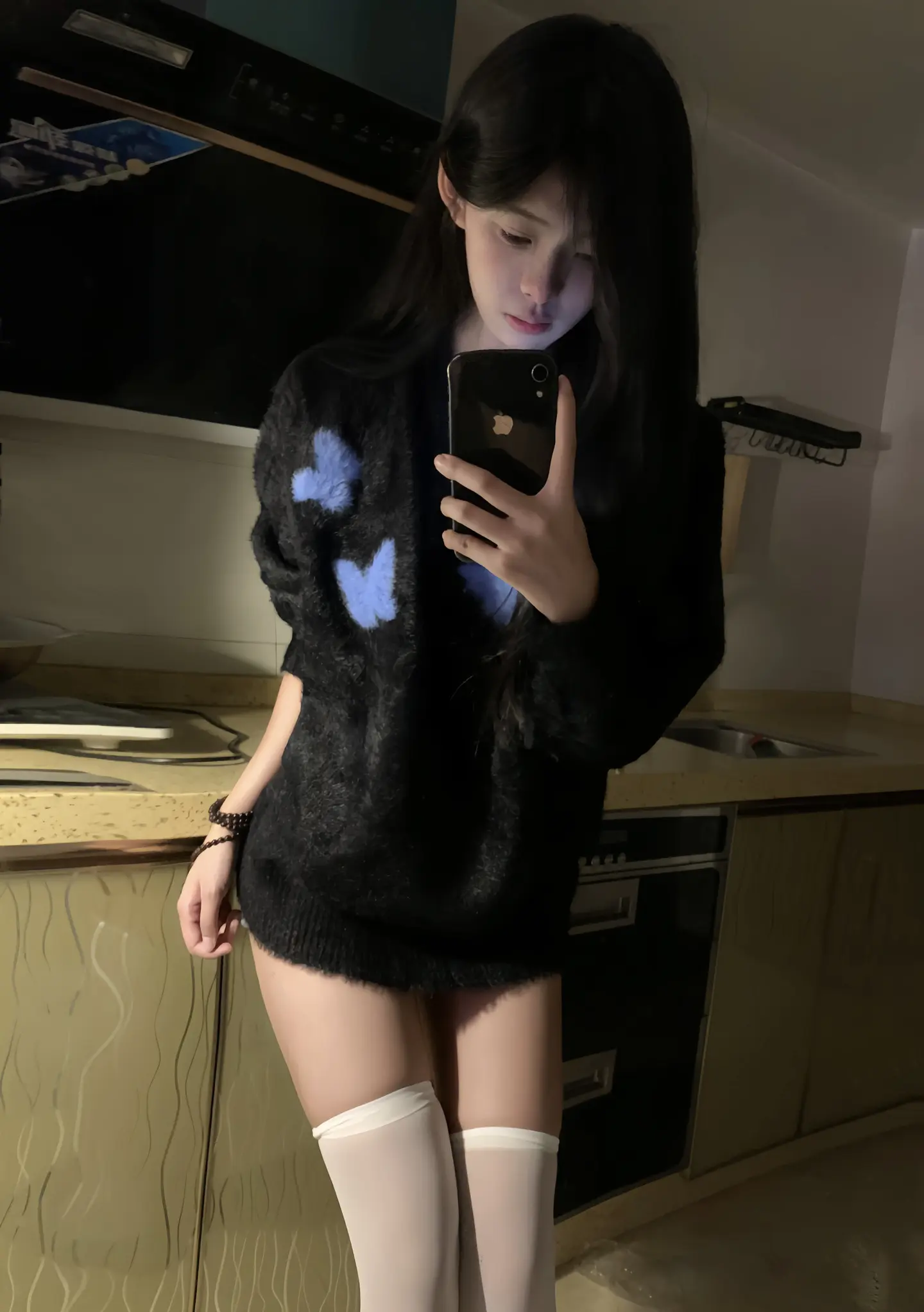 我遇见了一个小女孩 她看起来太悲观了 我不想让她一直这样 所以我出现了