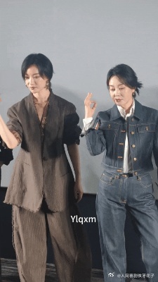 倪妮闫妮复仇摇倪妮闫妮双妮复仇摇哈哈哈哈双妮复仇摇我笑疯了！倪妮拼命忍笑，做完蹲