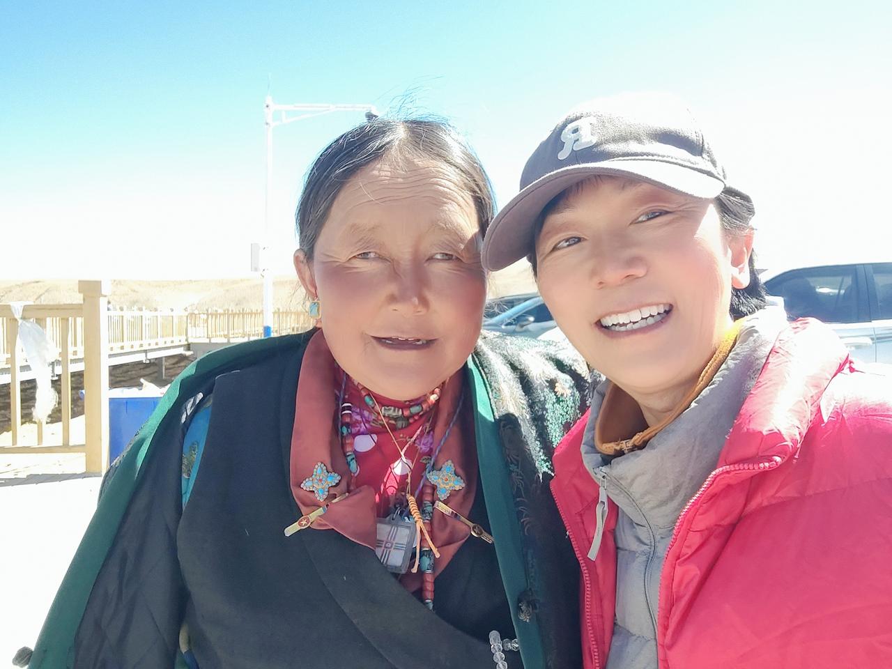 一人一车自驾西藏，现在回头想想，这个决定非常的明智。
 
独自远行路途遥远，免不