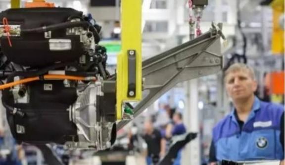 “芯片比不过美国，机床比不上日本，汽车不如德国，电视赶不上韩国，飞机不及法国，奢